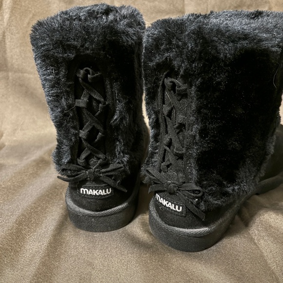 Black faux fur and suede faux laced back boots - Picture 5 of 8